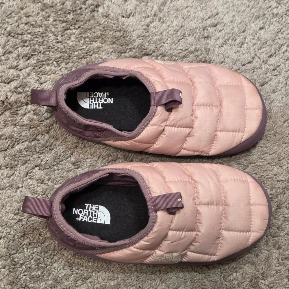 The North Face Thermoball Traction Mule II Slippers Kids Size 4 Pink Purple